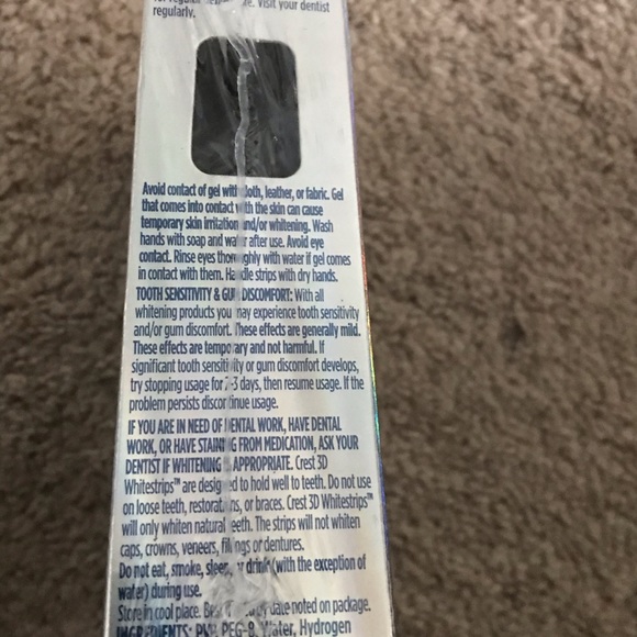 Crest 3-D professional strips teeth whitening - Picture 8 of 10